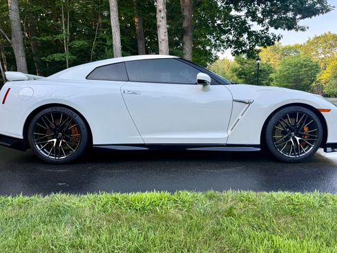 Used 2021 Nissan GT-R Premium AWD/4WD image 20