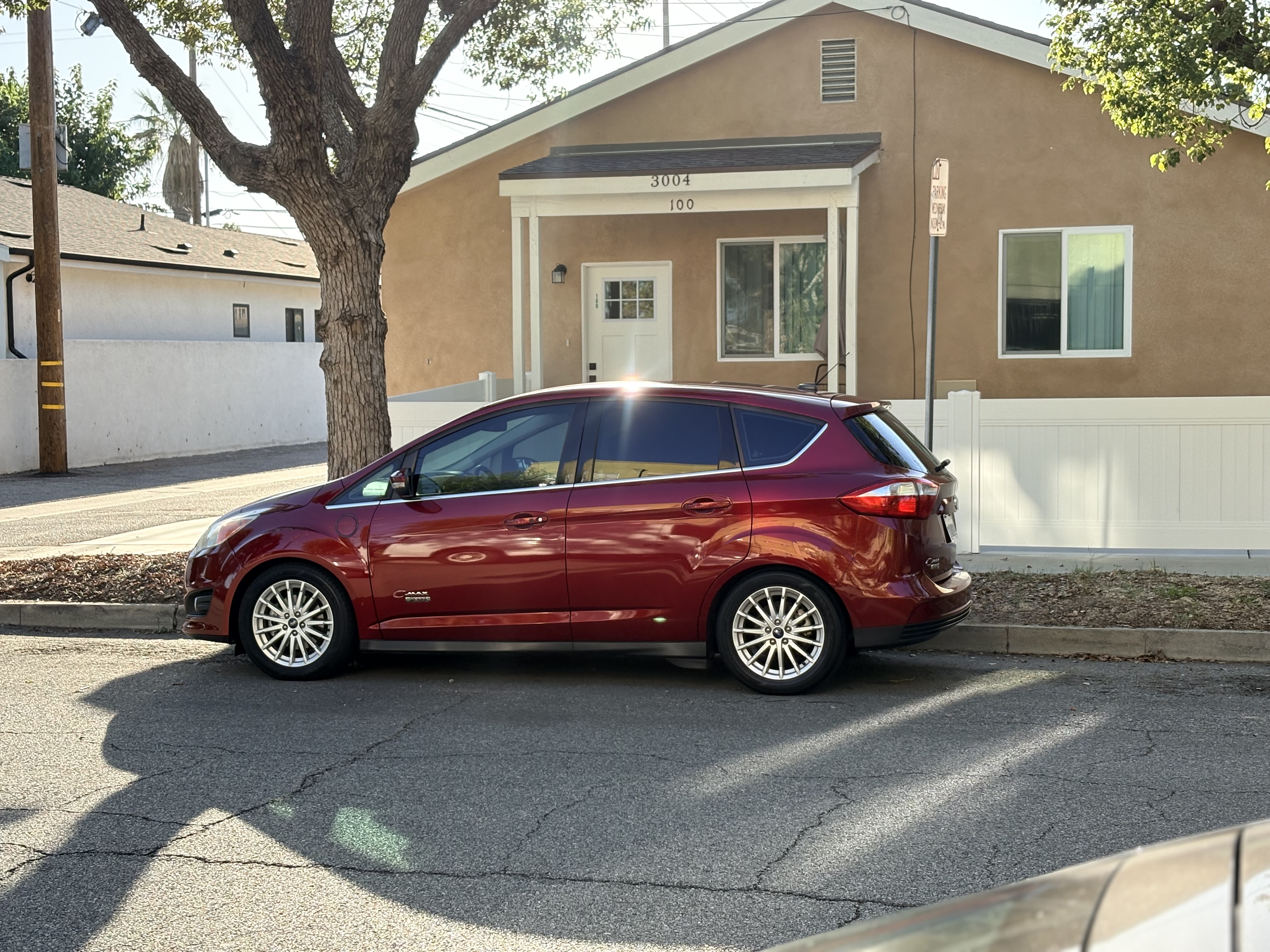 Used 2016 Ford C-MAX Energi SEL w/ Equipment Group 302A FWD image 1