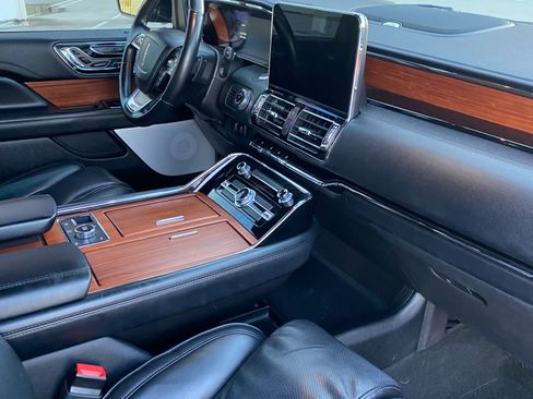 Used 2019 Lincoln Navigator L Reserve AWD/4WD image 9