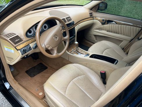 Used 2007 Mercedes-Benz E 550 4MATIC Sedan image 9