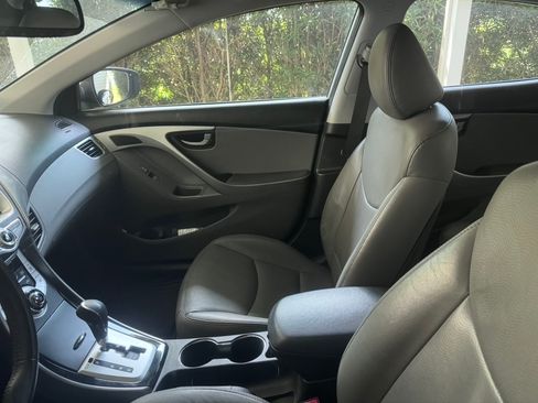 Used 2012 Hyundai Elantra Limited w/ Technology Pkg 5 FWD image 4
