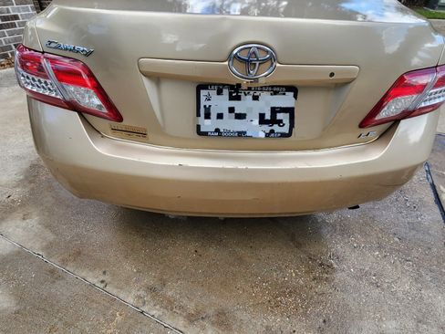 Used 2011 Toyota Camry LE image 9