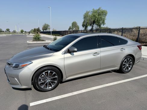 Used 2016 Toyota Avalon XLE Premium w/ Preferred Accessory Package FWD image 8