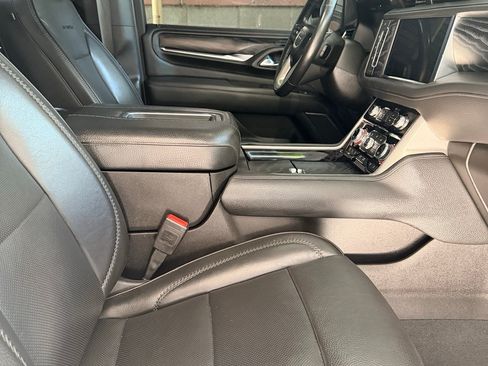 Used 2021 GMC Yukon XL Denali w/ Denali Premium Package AWD/4WD image 23