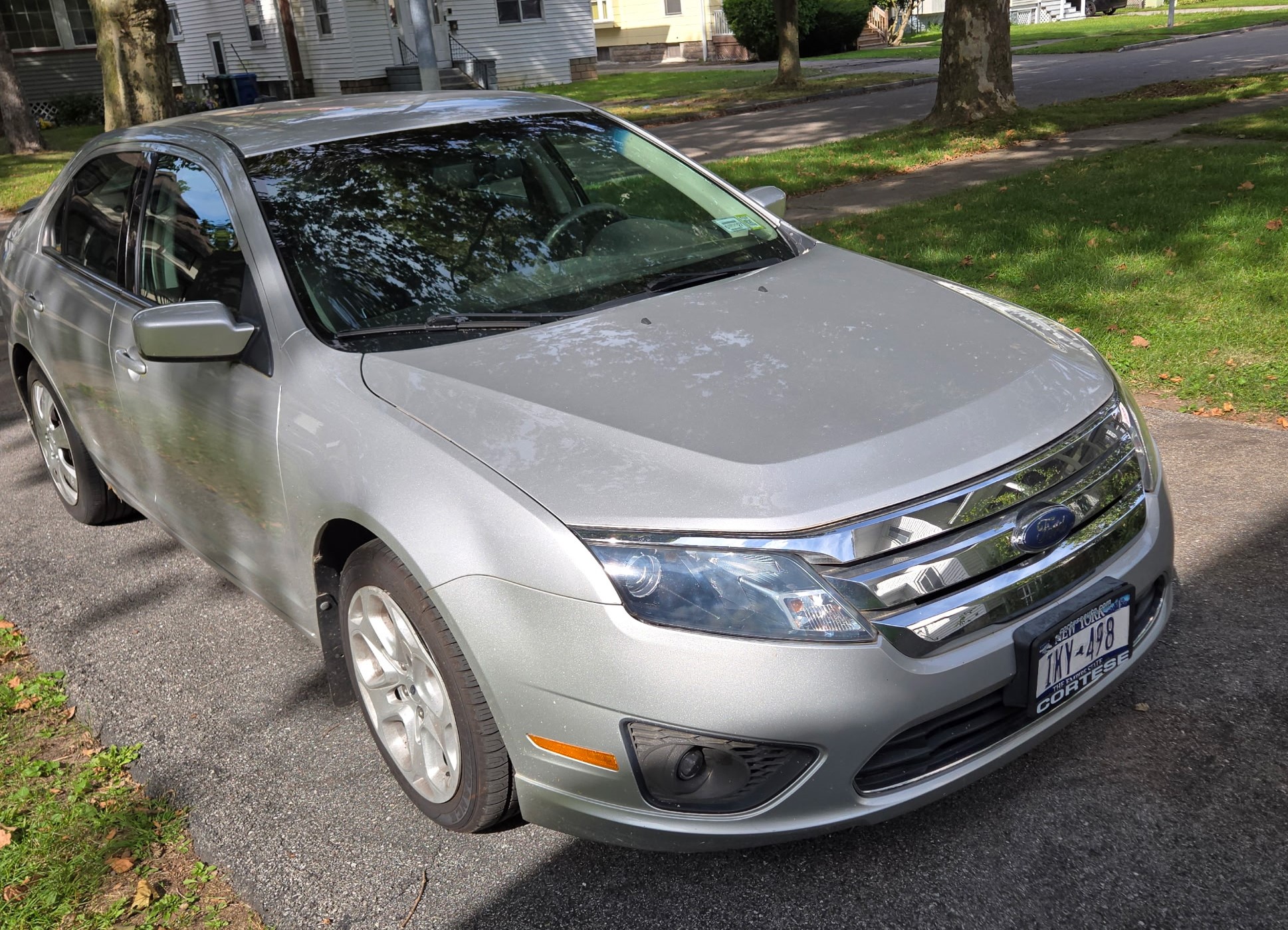 Used 2010 Ford Fusion SE FWD image 2