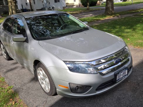 Used 2010 Ford Fusion SE FWD image 2