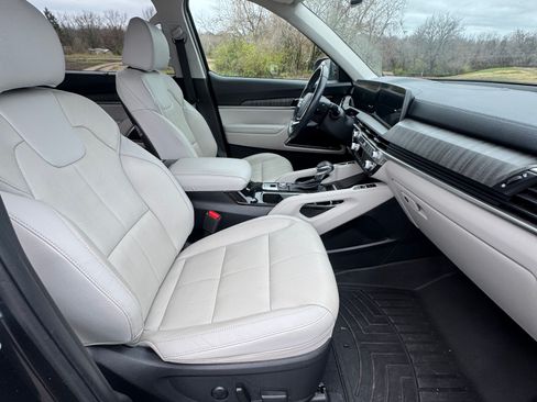 Used 2024 Kia Telluride EX w/ EX Captain's Chair Package image 15