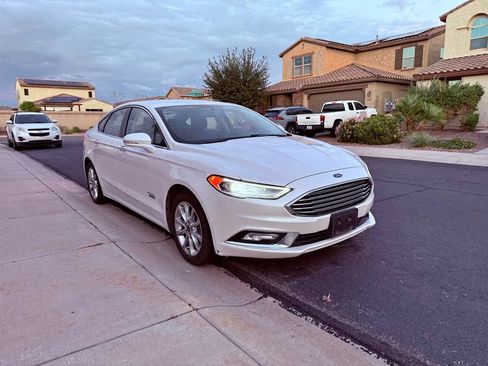 Used 2017 Ford Fusion Energi SE image 1