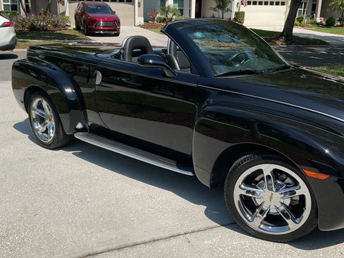 Used 2005 Chevrolet SSR w/ Preferred Equipment Group image 1
