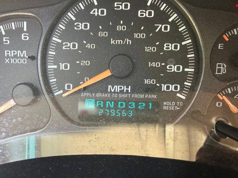 Used 2002 Chevrolet Suburban LS RWD image 10