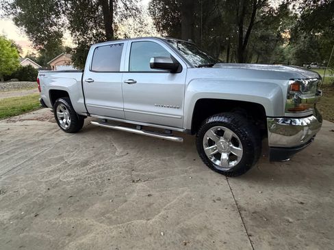 Used 2018 Chevrolet Silverado 1500 LT w/ LT Eassist Package image 1