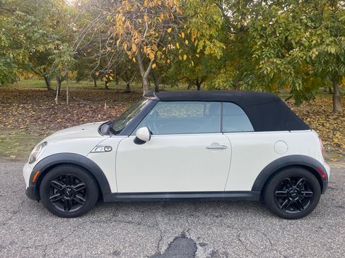 Used 2015 MINI Cooper S image 2