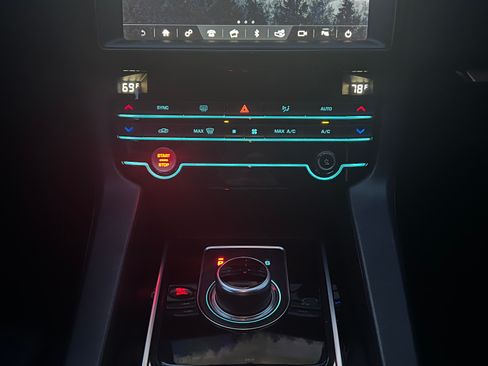 Used 2020 Jaguar F-PACE Premium image 14