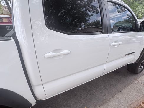 Used 2019 Toyota Tacoma TRD Off-Road w/ Technology Package AWD/4WD image 9