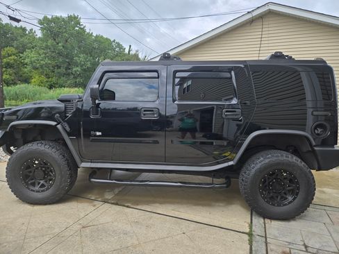 Used 2005 HUMMER H2 w/ Preferred Equipment Group AWD/4WD image 2