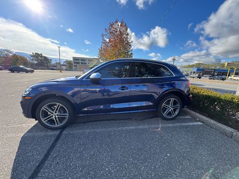Used 2018 Audi SQ5 Premium Plus w/ Navigation Package image 2