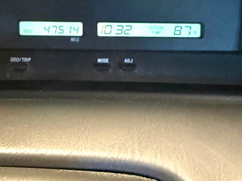 Used 2001 Toyota Avalon XL image 2