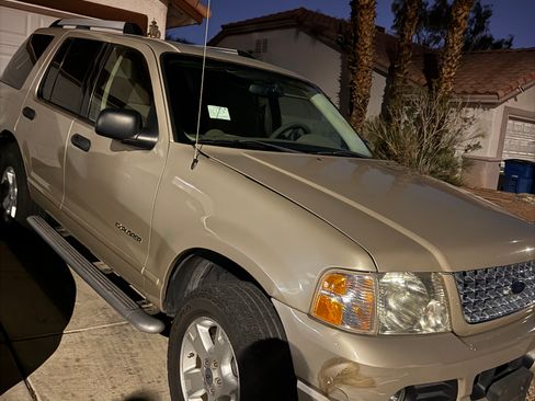 Used 2005 Ford Explorer Sport XLT image 6