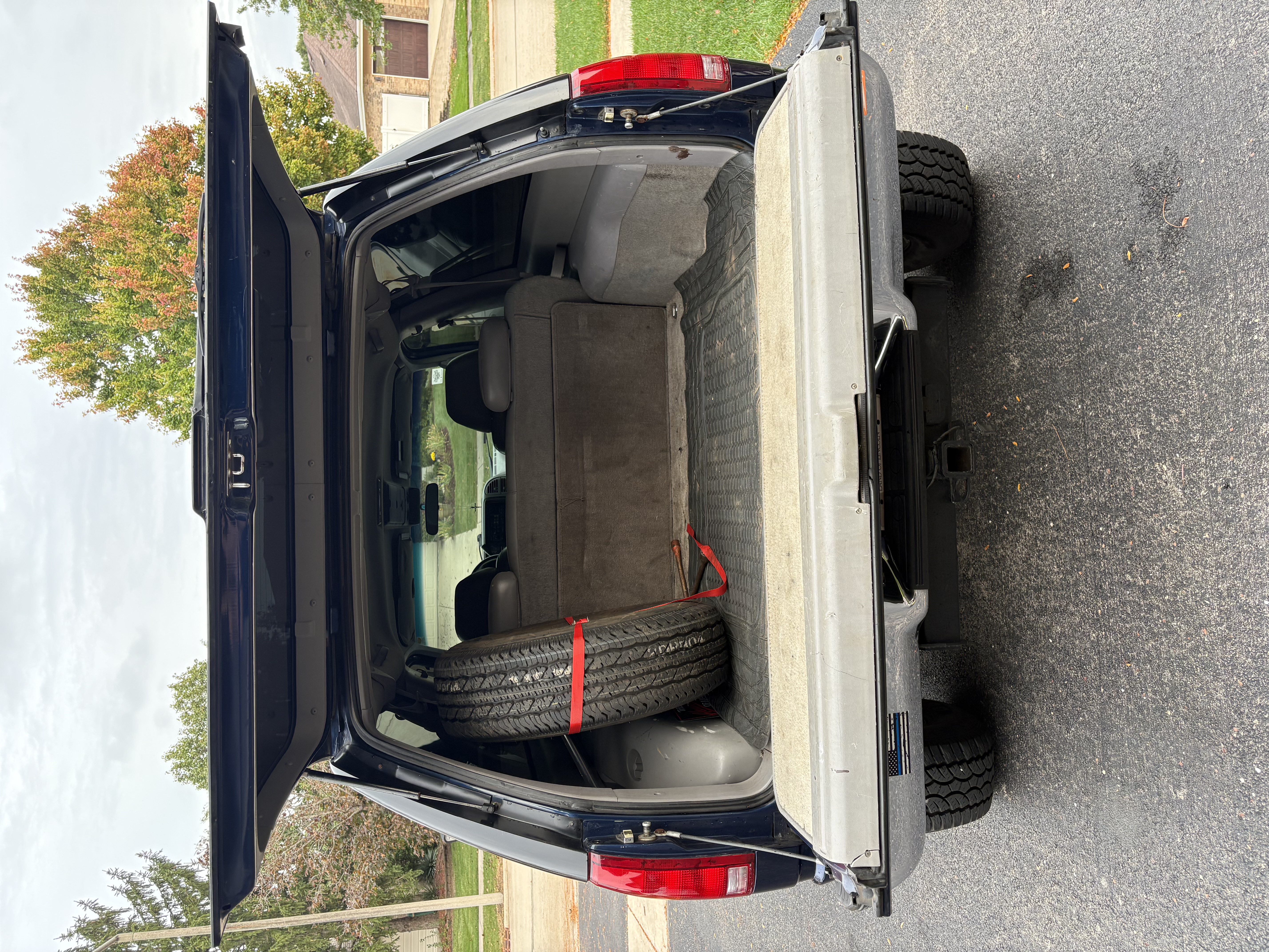 Used 1995 Chevrolet Tahoe 4WD 2-Door image 29