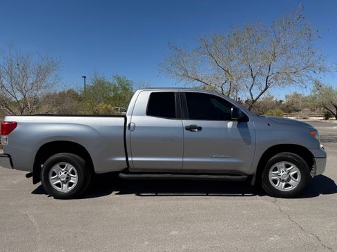 Used 2011 Toyota Tundra SR5 w/ Tow Pkg image 5
