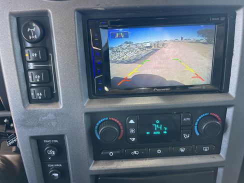 Used 2003 HUMMER H2 Luxury w/ Preferred Equipment Group image 12