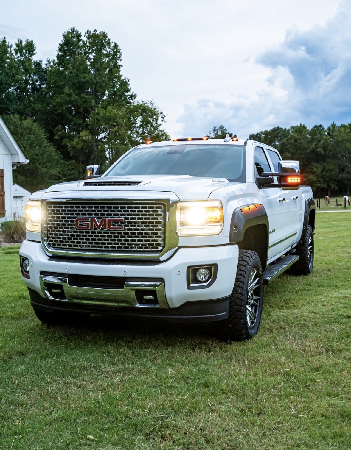 Used 2017 GMC Sierra 3500 Denali w/ Duramax Plus Package AWD/4WD image 12