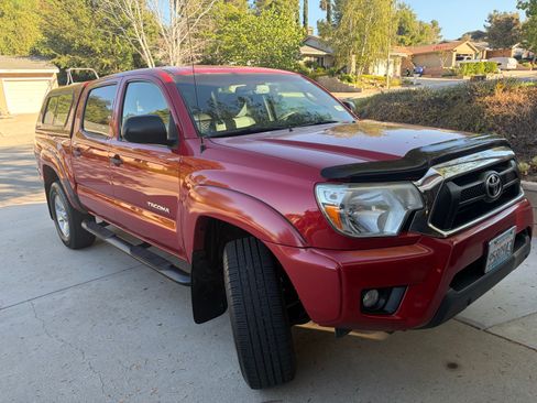 Used 2012 Toyota Tacoma PreRunner w/ SR5 Pkg RWD image 2