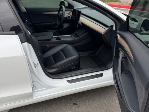 Used 2021 Tesla Model 3 Standard Range Plus image 10