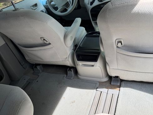 Used 2013 Toyota Sienna LE image 12