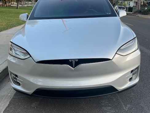 Used 2017 Tesla Model X 75D image 9