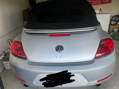 Used 2013 Volkswagen Beetle 2.0T image 4