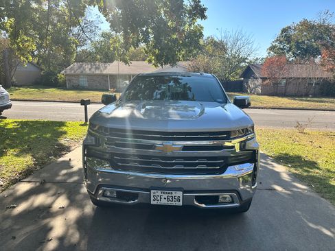 Used 2019 Chevrolet Silverado 1500 LTZ w/ LTZ Convenience Package image 2