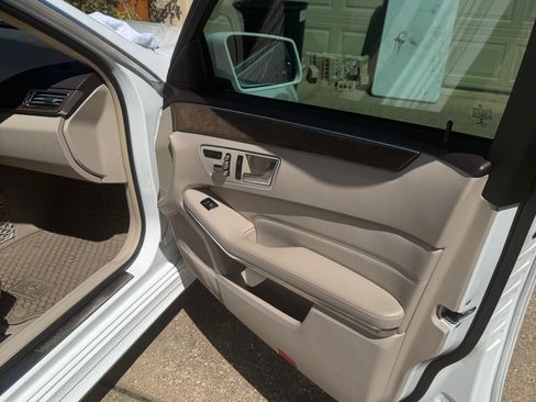 Used 2016 Mercedes-Benz E 350 Sedan image 22