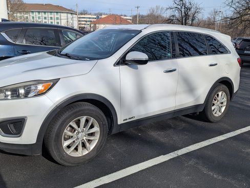 Used 2016 Kia Sorento LX image 1