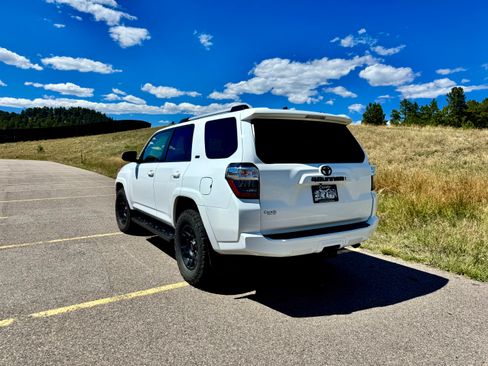 Used 2024 Toyota 4Runner SR5 Premium w/ Moonroof Package AWD/4WD image 6