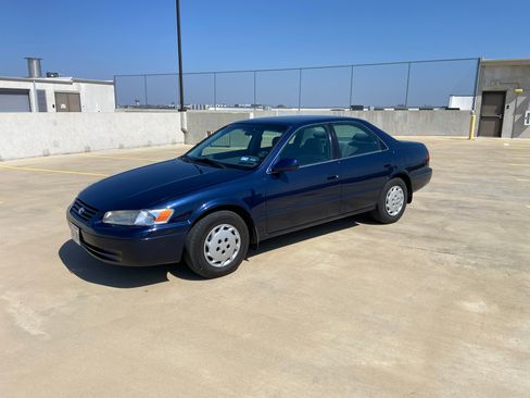 Used 1998 Toyota Camry LE image 11