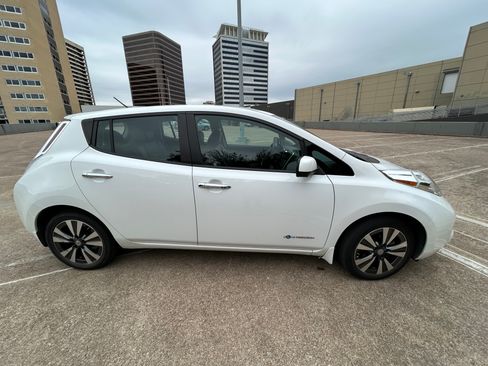 Used 2015 Nissan Leaf SL w/ Premium Package image 4