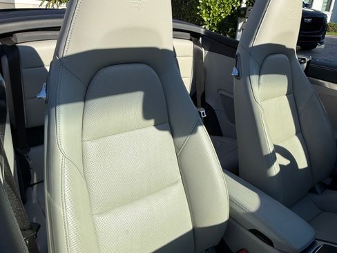 Used 2018 Porsche 911 Carrera 4 image 17