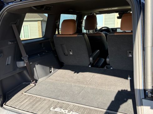 Used 2025 Lexus GX 550 w/ Cold Area Package image 16