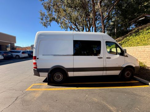 Used 2011 Mercedes-Benz Sprinter 2500 image 2
