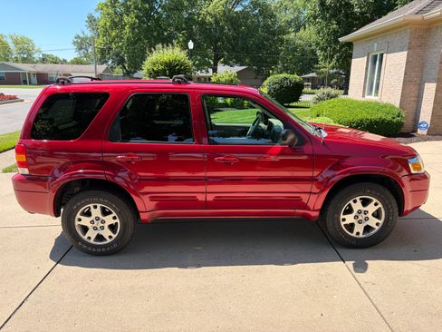Used 2005 Ford Escape Limited AWD/4WD image 2