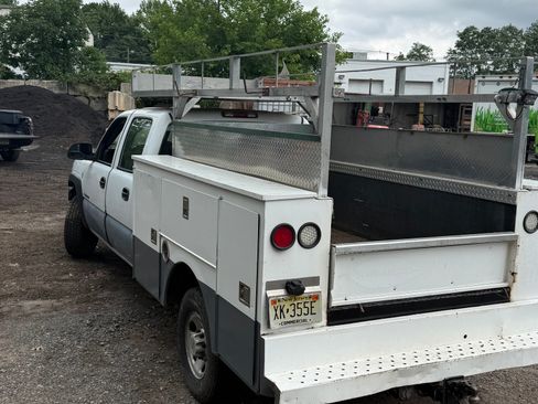 Used 2004 Chevrolet Silverado 2500 W/T AWD/4WD image 9