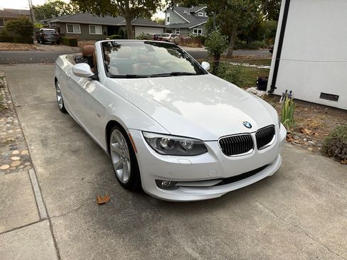 Used 2013 BMW 335i Convertible RWD image 1