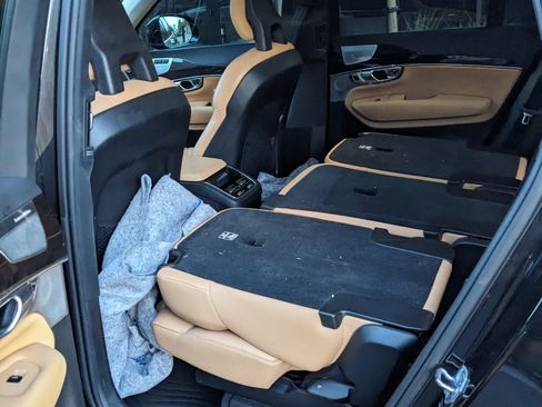 Used 2016 Volvo XC90 T6 Momentum w/ Momentum Plus Package image 6