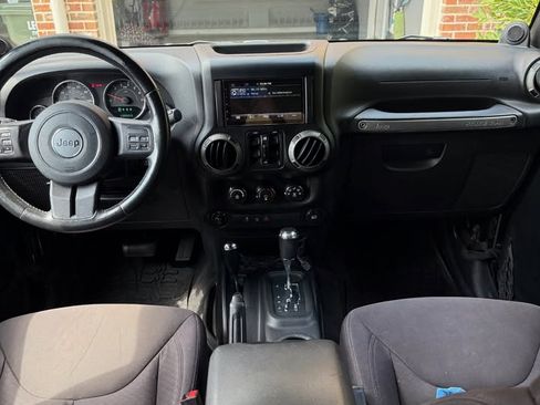 Used 2014 Jeep Wrangler Unlimited Sport w/ Quick Order Package 24S AWD/4WD image 9
