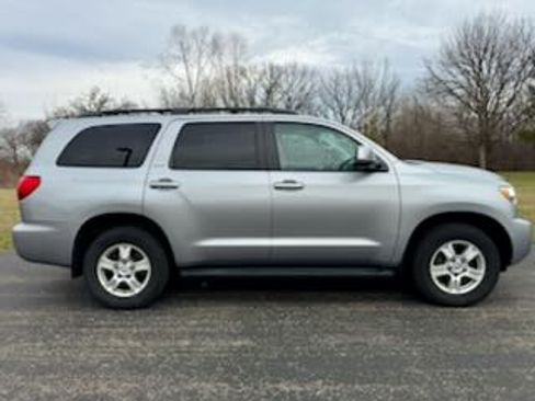 Used 2016 Toyota Sequoia SR5 image 25