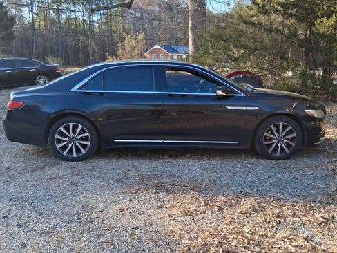 Used 2018 Lincoln Continental AWD w/ Equipment Group 500A image 2