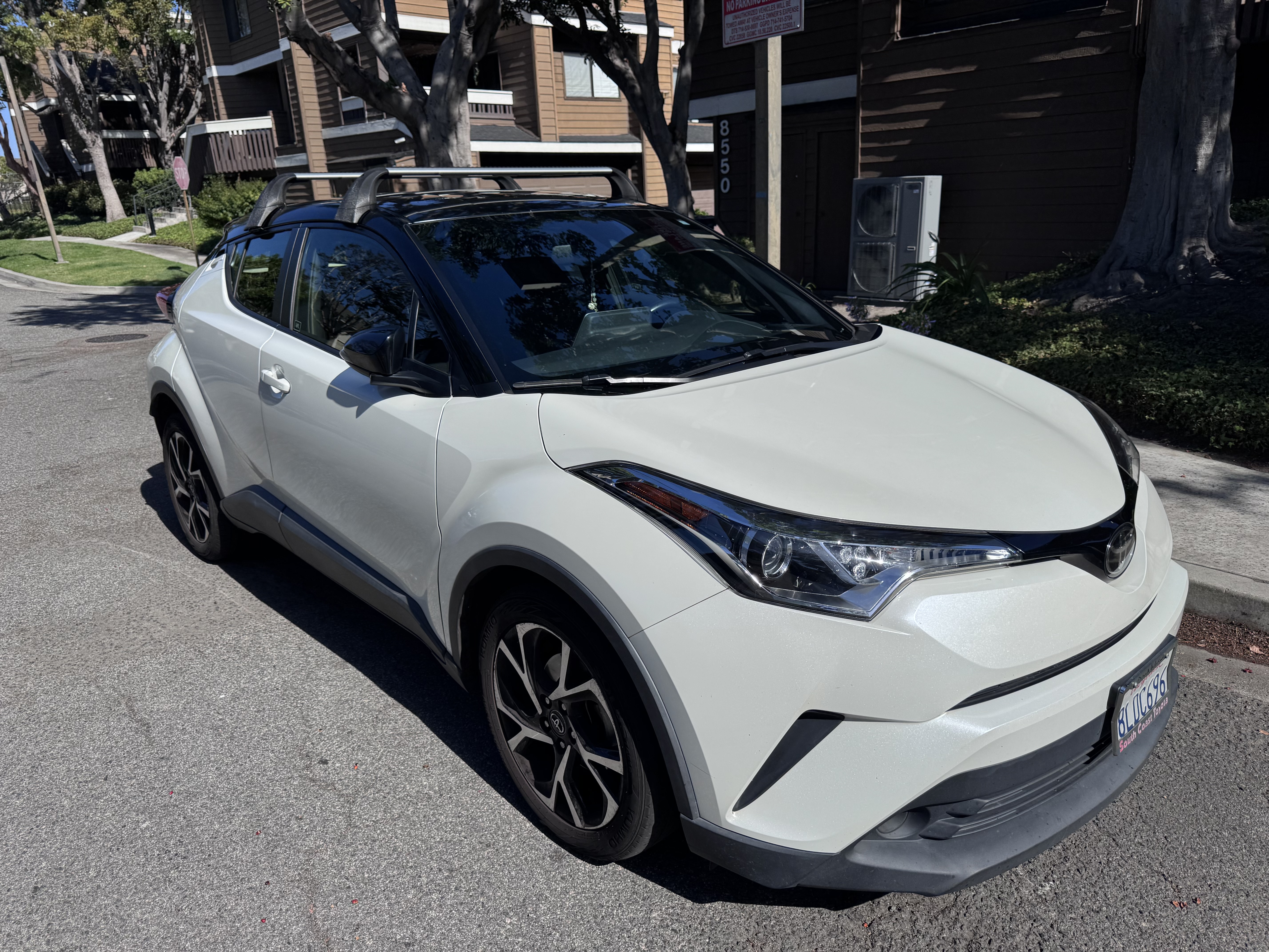 Used 2019 Toyota C-HR XLE FWD image 12