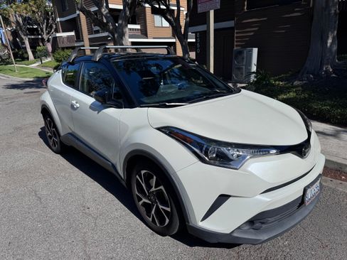 Used 2019 Toyota C-HR XLE FWD image 12