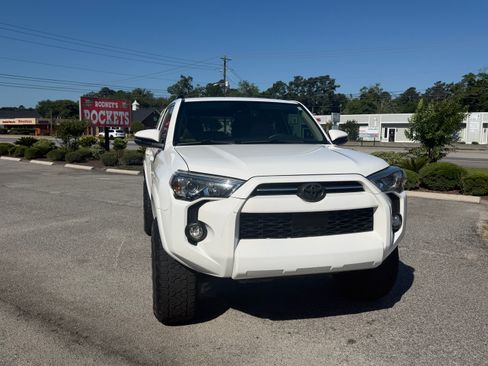 Used 2020 Toyota 4Runner SR5 Premium w/ Moonroof Package AWD/4WD image 2